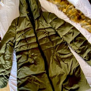 Brand new XL army green heavy lined coat with detachable fur liner